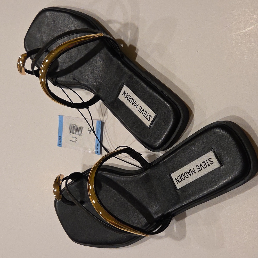 Steve Madden Black Ardent Sandals, Size 9 - Picture 2 of 3